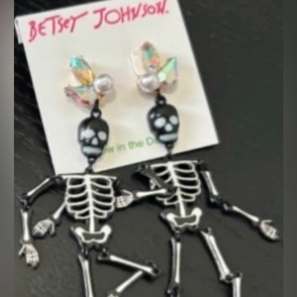 BETSEY JOHNSON SET Halloween Skeleton Glow in Dark Necklace & Earrings NEW NWT - Picture 3 of 11